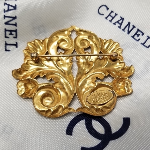 MIRIAM Haskell Vintage Repousse Signed Brooch - Picture 5 of 6